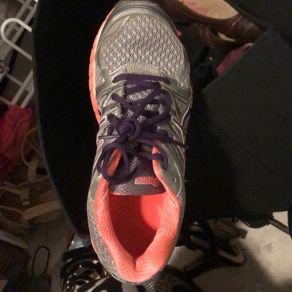 ASICS - Picture 1 of 3